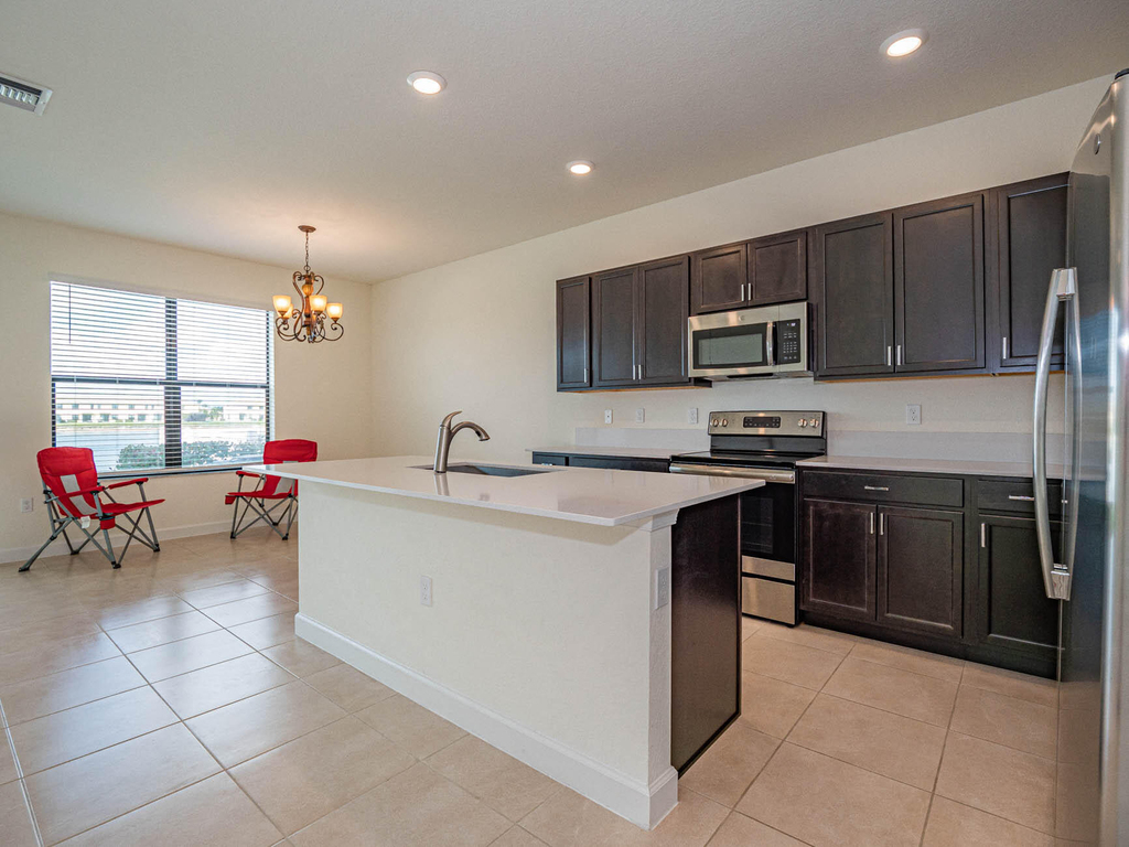 10032 W Villa Circle - Photo 8