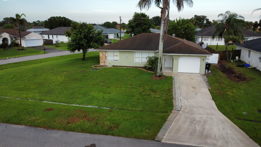 1901 Sw Dorado Lane - Photo 1