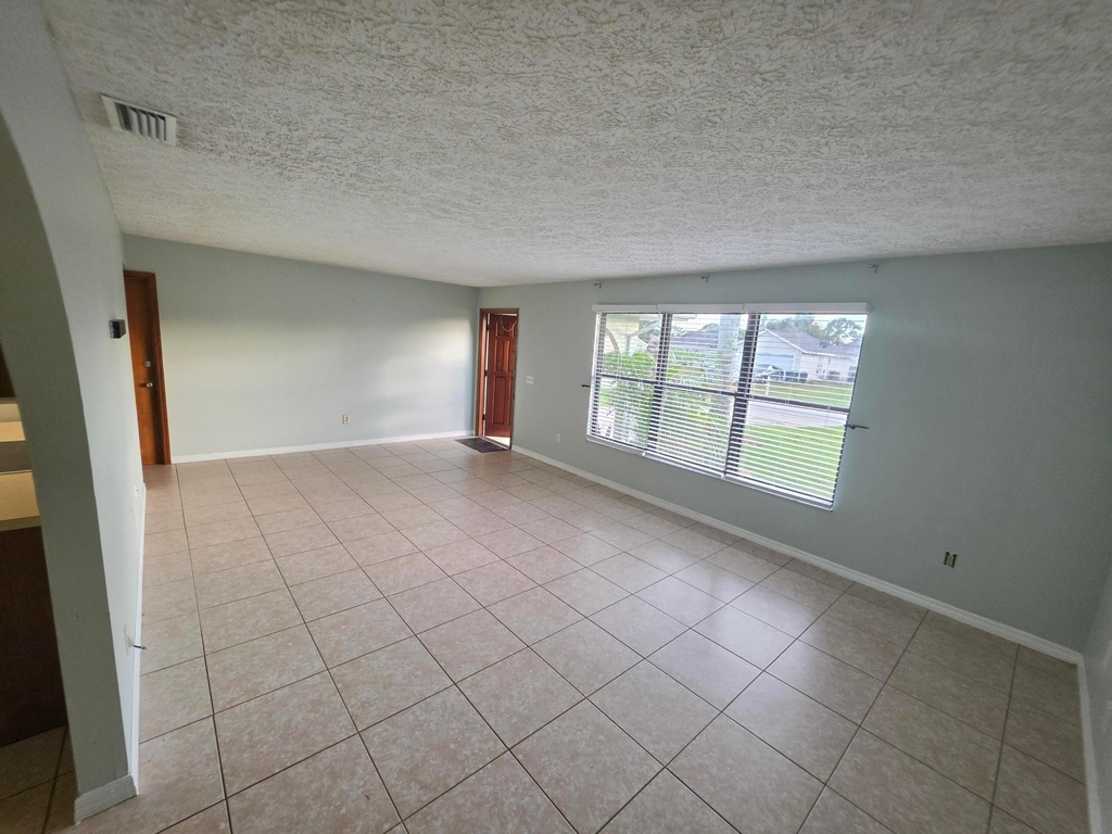1901 Sw Dorado Lane - Photo 3