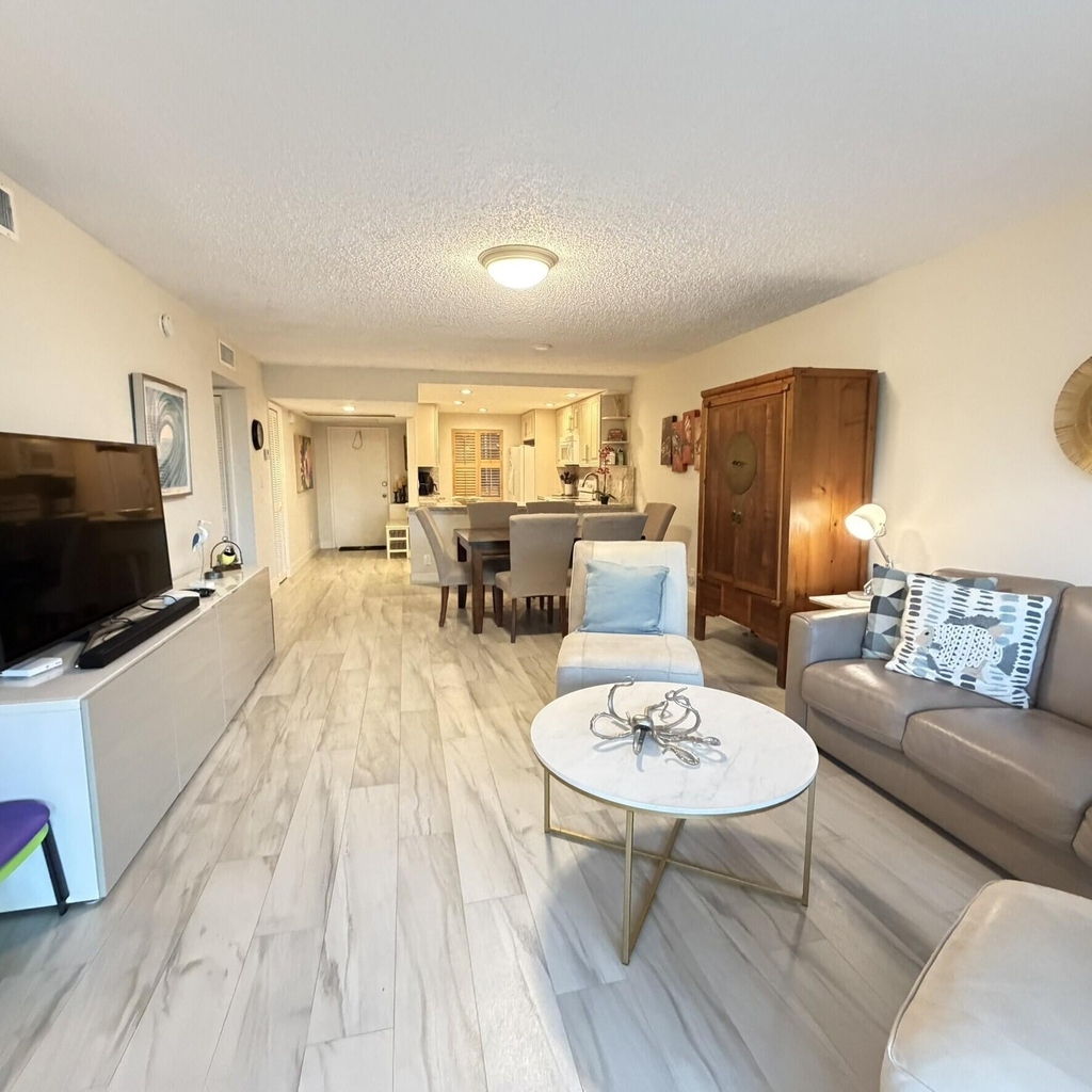 3800 Oaks Clubhouse Drive - Photo 3