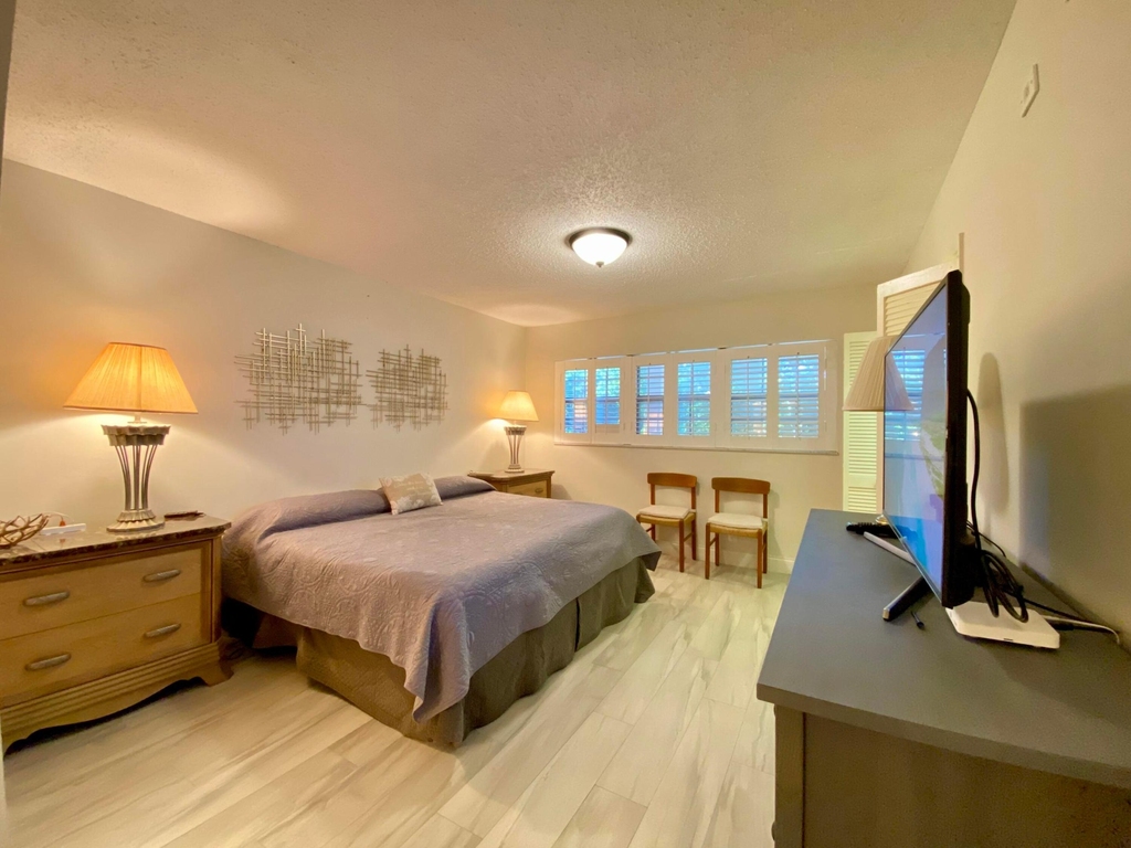 3800 Oaks Clubhouse Drive - Photo 4