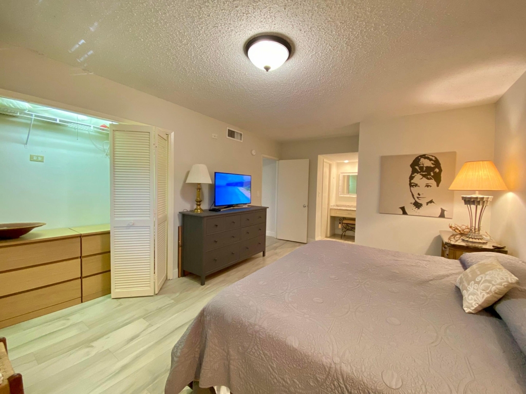 3800 Oaks Clubhouse Drive - Photo 5