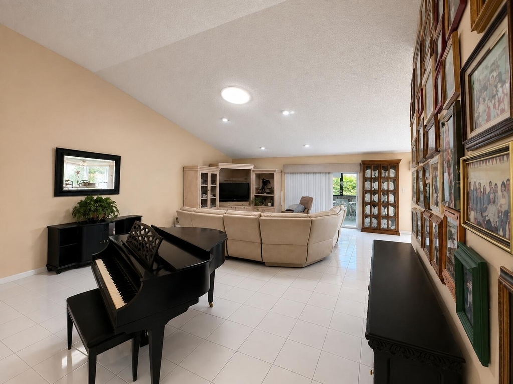 7758 Cloverfield Circle - Photo 8