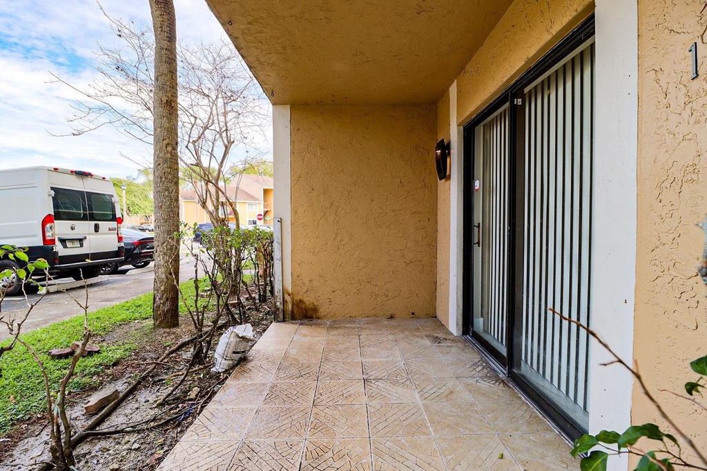 450 Palm Circle W - Photo 51