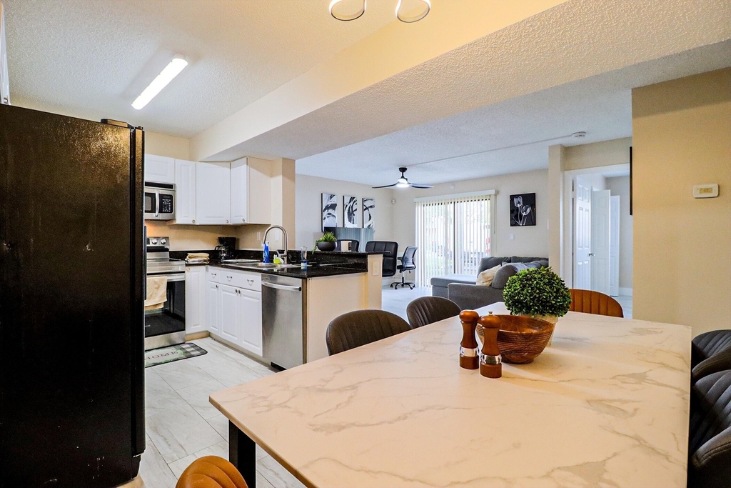 450 Palm Circle W - Photo 8