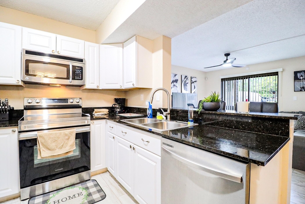450 Palm Circle W - Photo 19