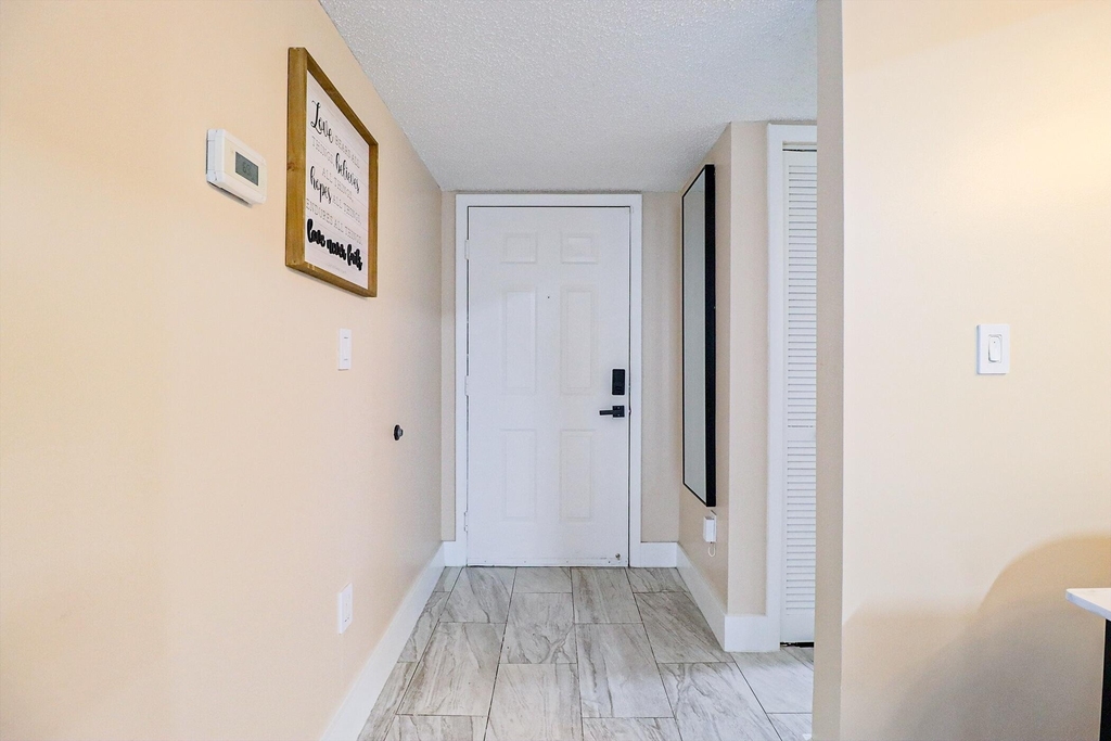 450 Palm Circle W - Photo 1