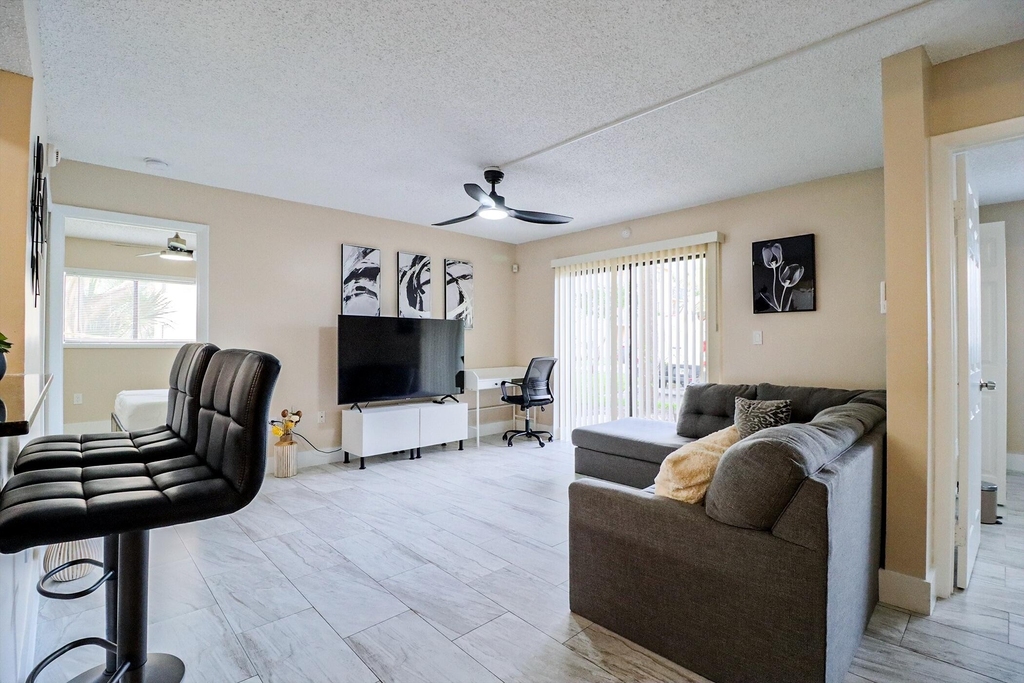 450 Palm Circle W - Photo 13