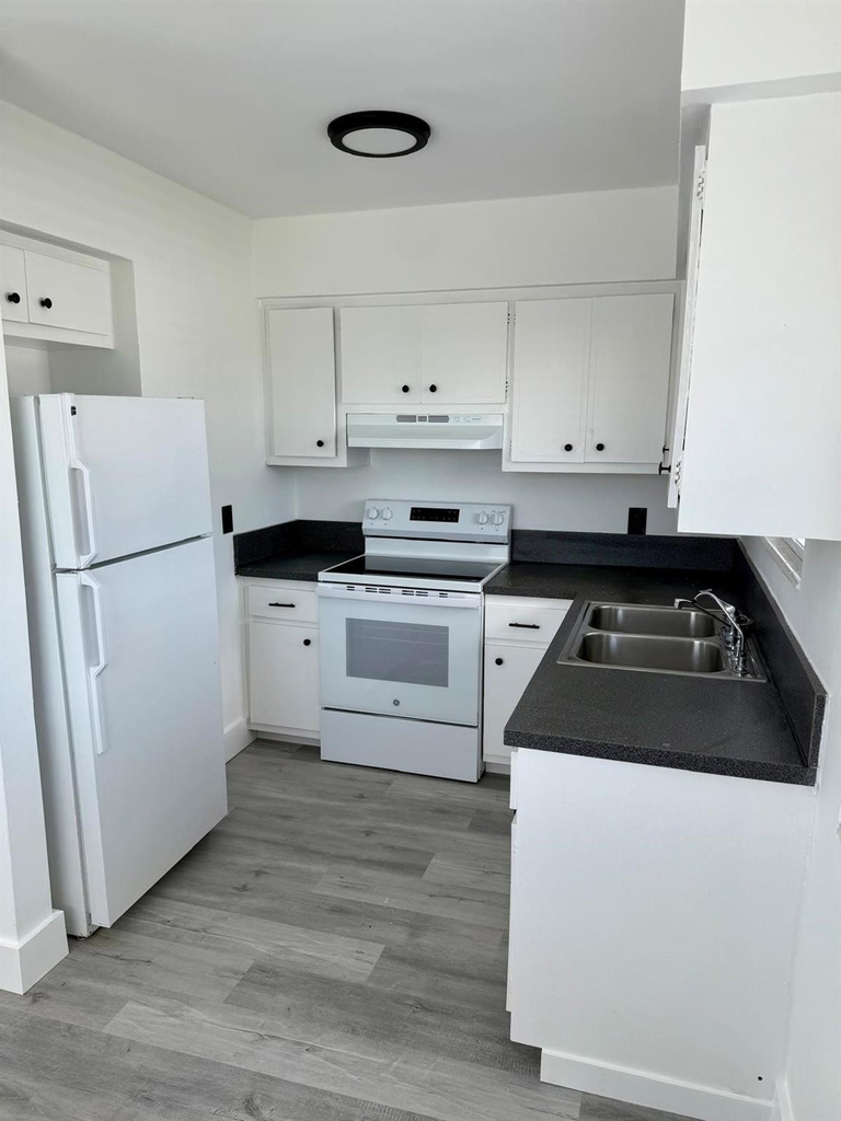 2837 Ne 30th Street - Photo 0
