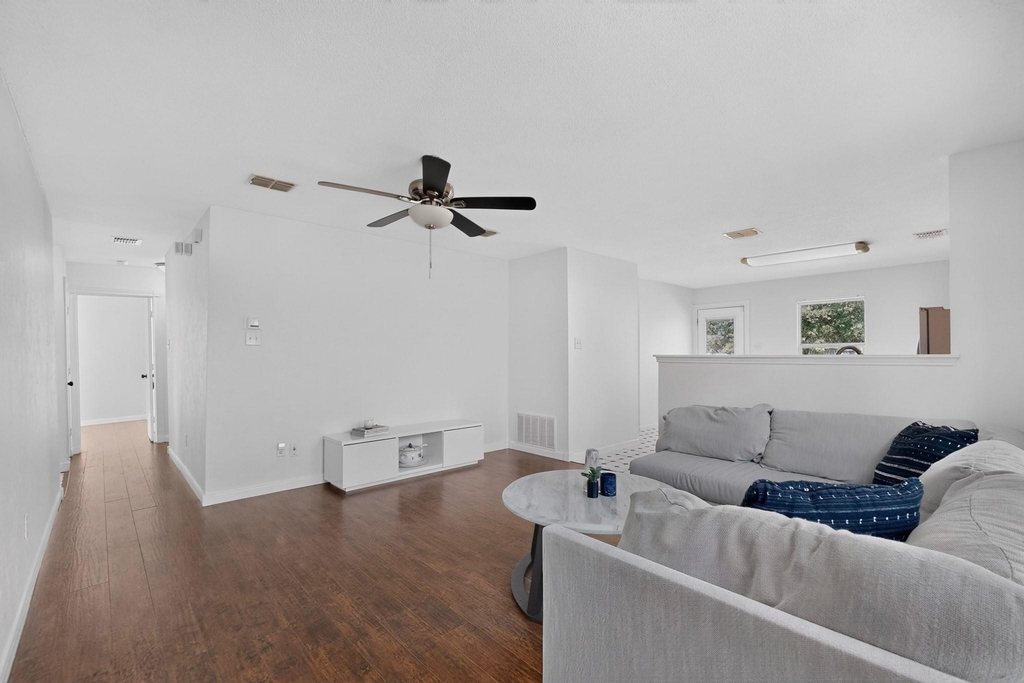 2505 Mitchell Lane - Photo 10