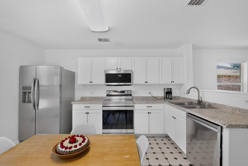 2505 Mitchell Lane - Photo 13