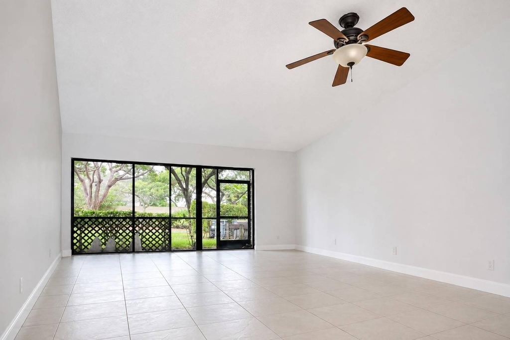 9816 Nw 36th Street - Photo 4