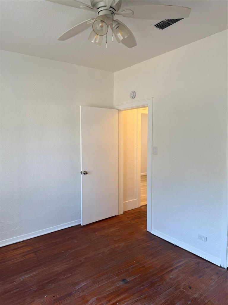 1217 W Walker Street - Photo 7