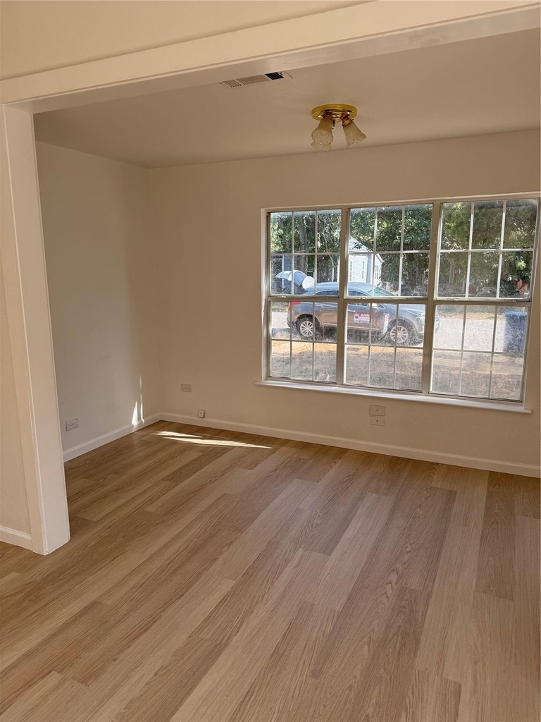 1217 W Walker Street - Photo 4