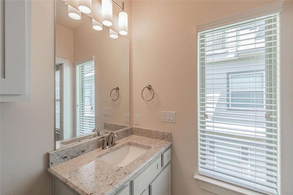 5901 Ross Avenue - Photo 7