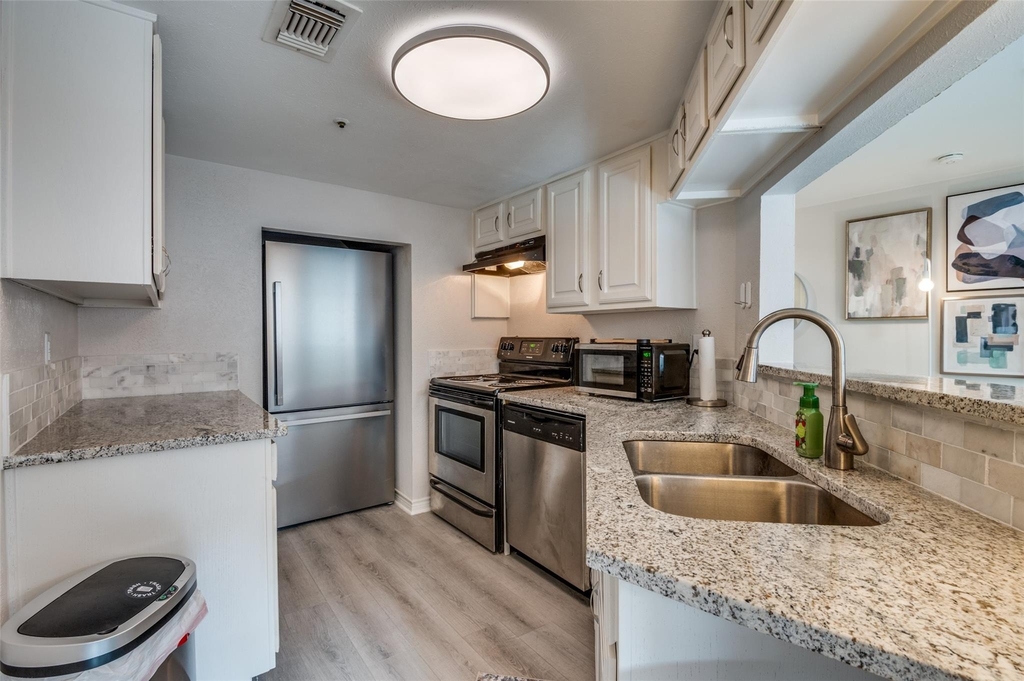 3033 San Jacinto Street - Photo 3