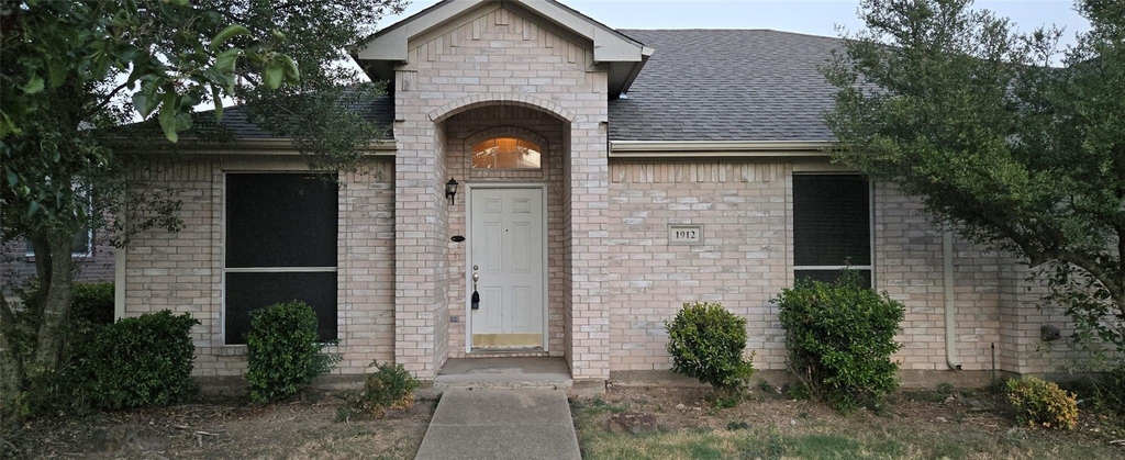 1912 Chapman Drive - Photo 1