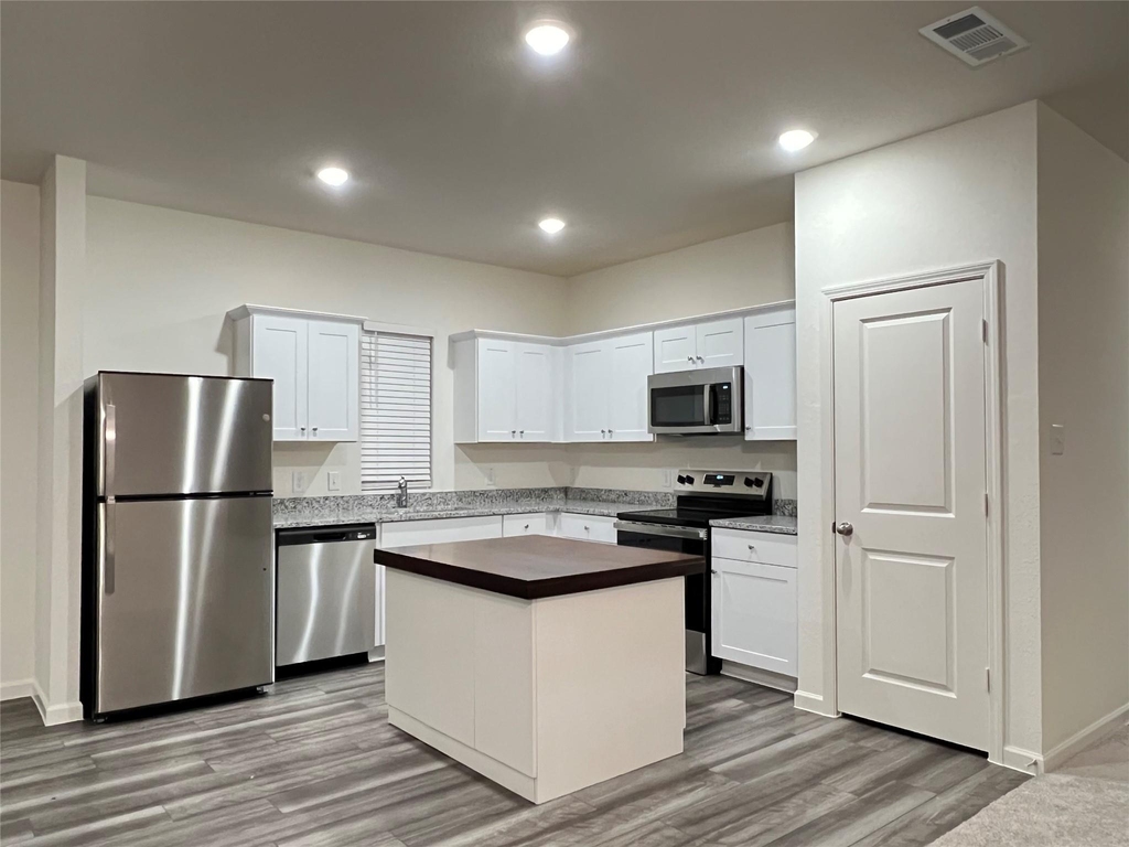 902 Lexington Lane - Photo 3