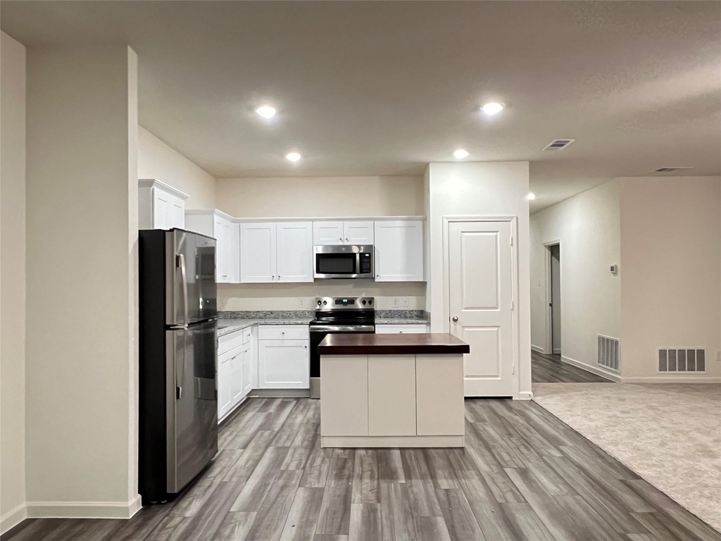902 Lexington Lane - Photo 1