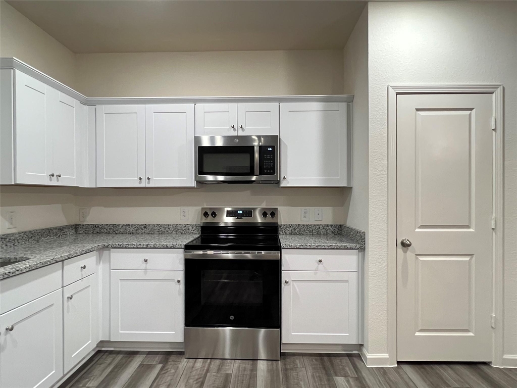 902 Lexington Lane - Photo 5
