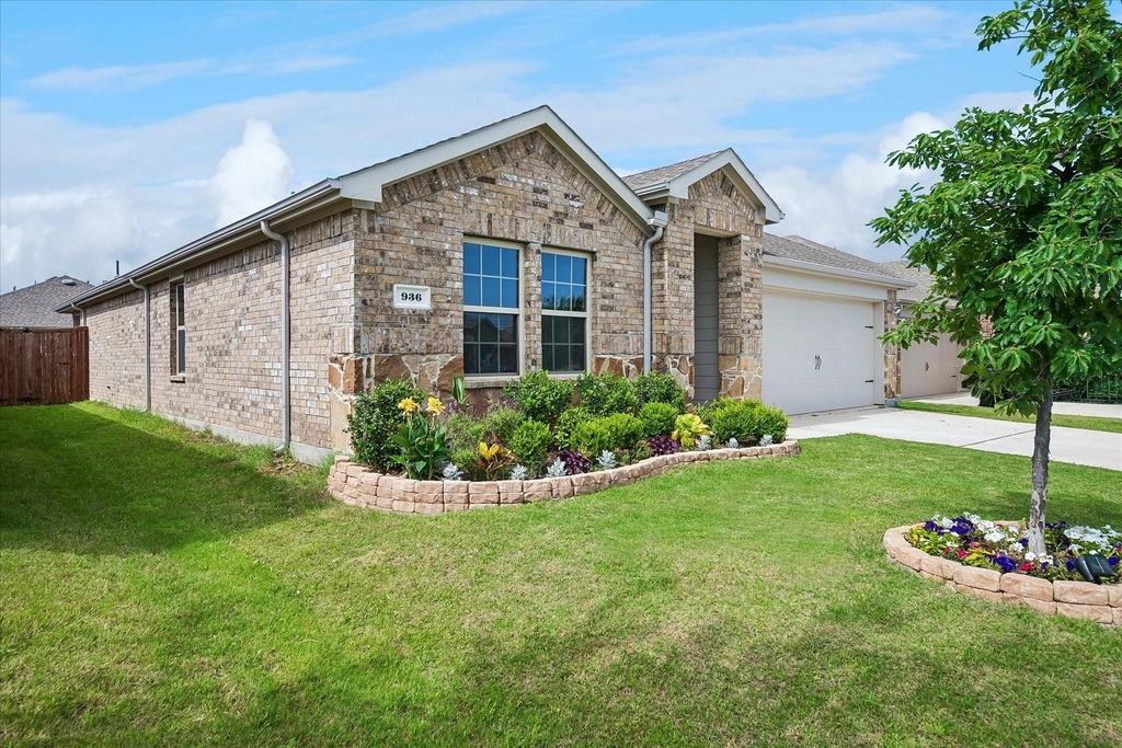 936 Glover Drive - Photo 1