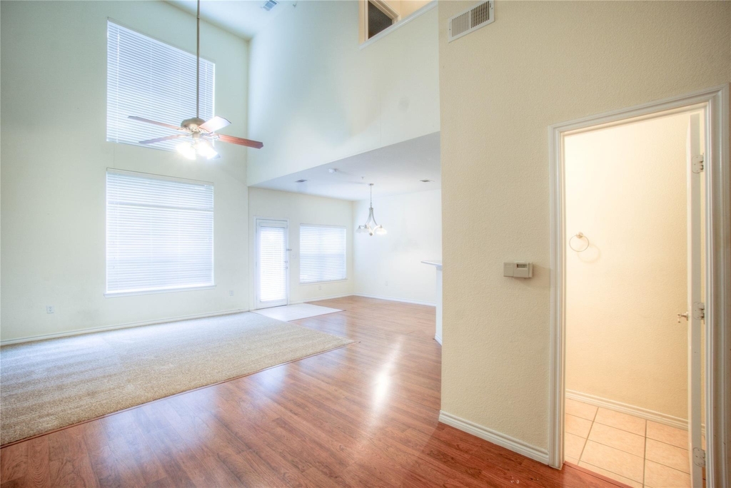 1064 Colonial Drive - Photo 2