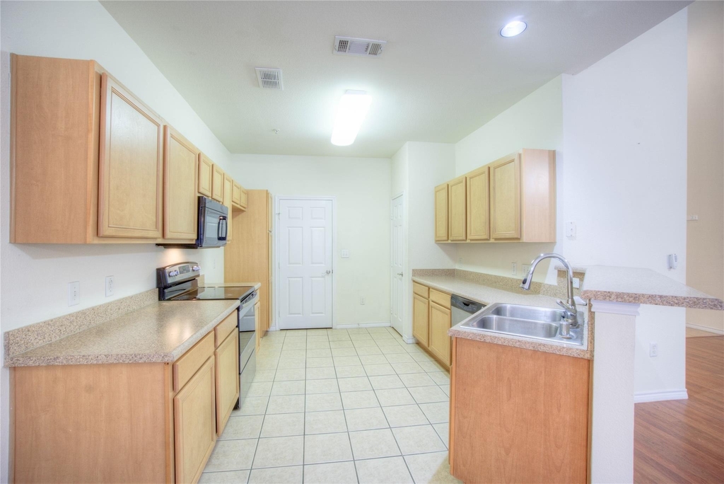 1064 Colonial Drive - Photo 7