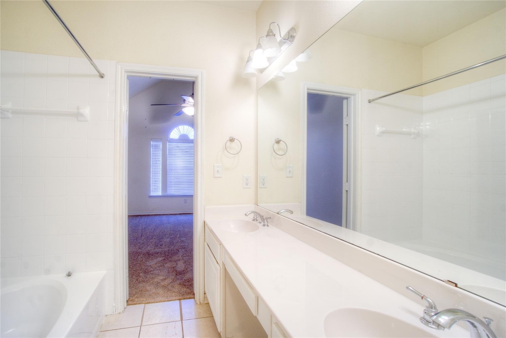 1064 Colonial Drive - Photo 12