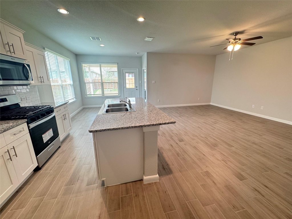 4300 Cornelia Street - Photo 9