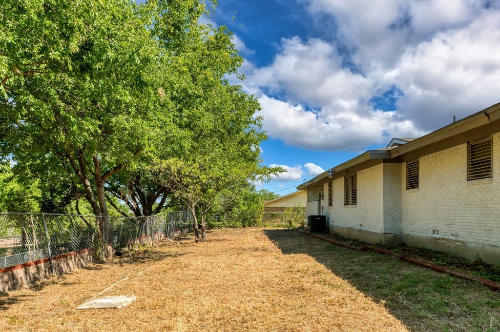4516 Rolling Hills Drive - Photo 17