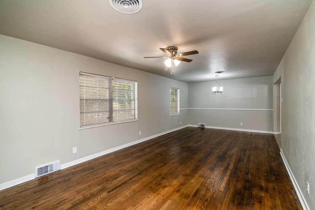 4516 Rolling Hills Drive - Photo 7