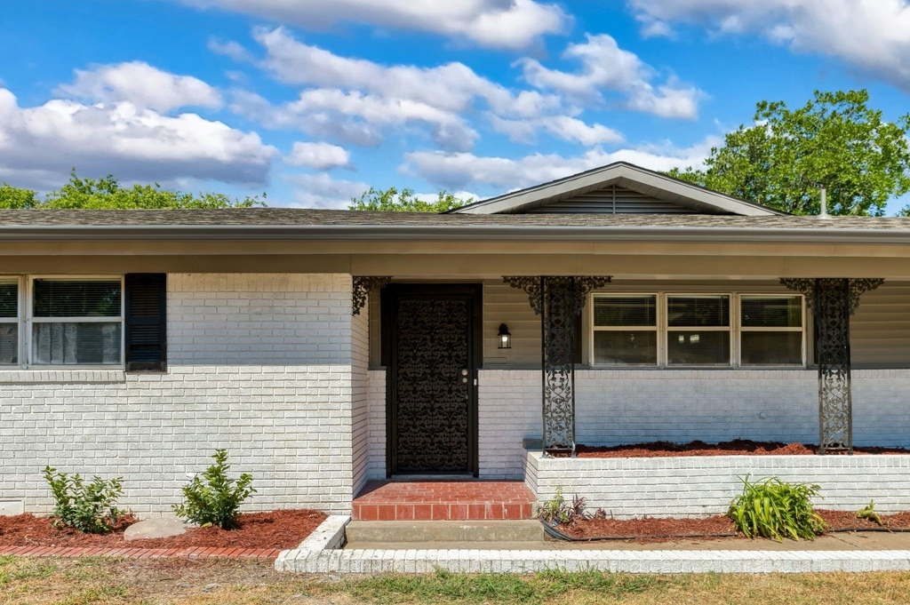 4516 Rolling Hills Drive - Photo 3
