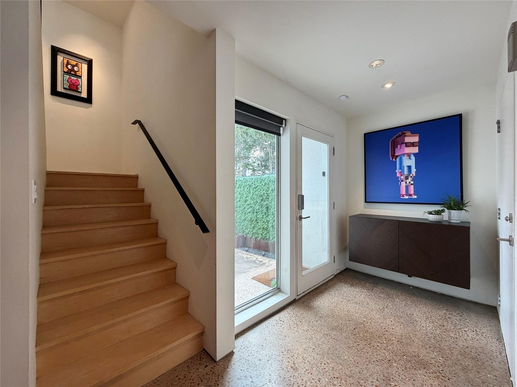 2021 Glencoe Street - Photo 6