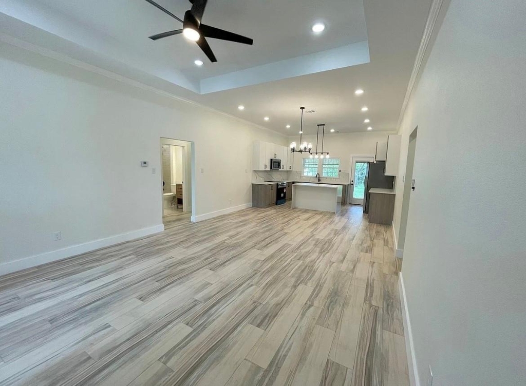 115 E 8th Street - Photo 5