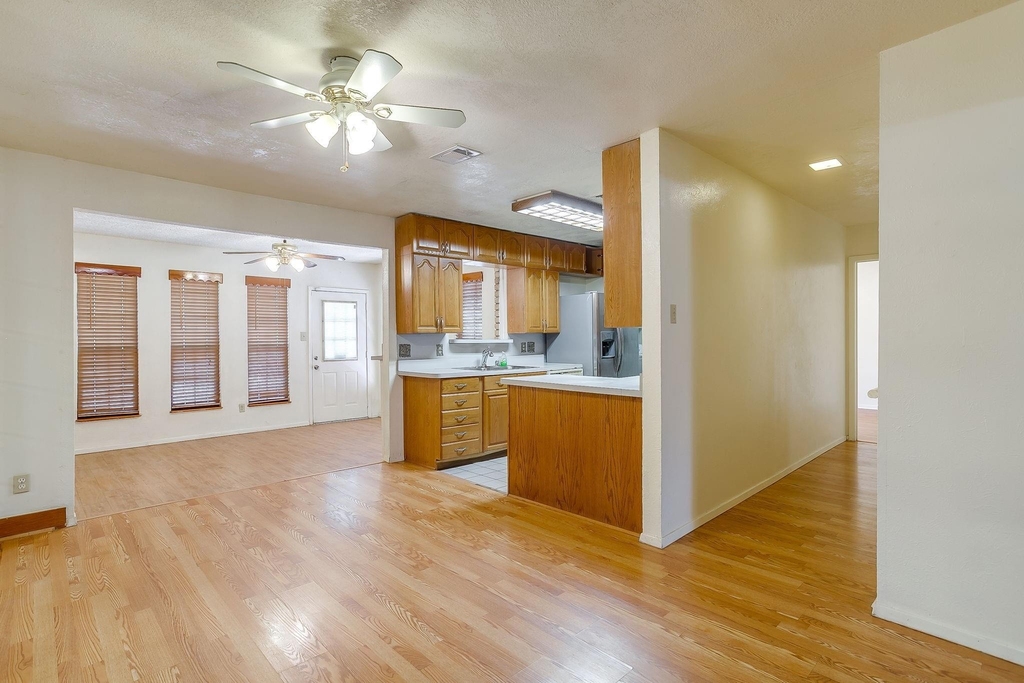3031 Las Vegas Trail - Photo 8