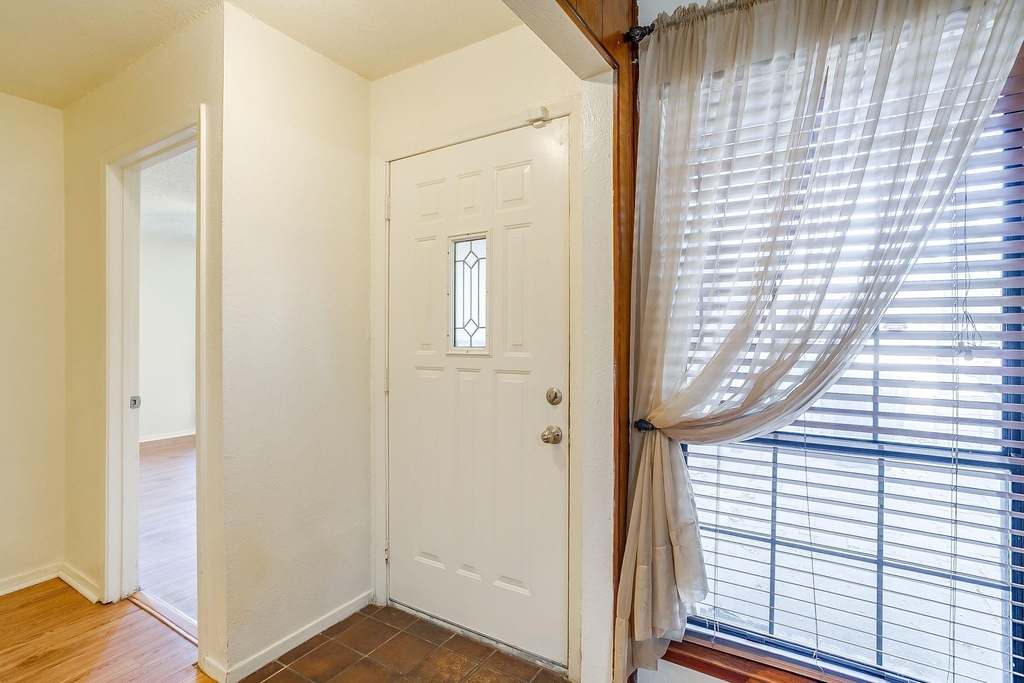 3031 Las Vegas Trail - Photo 3