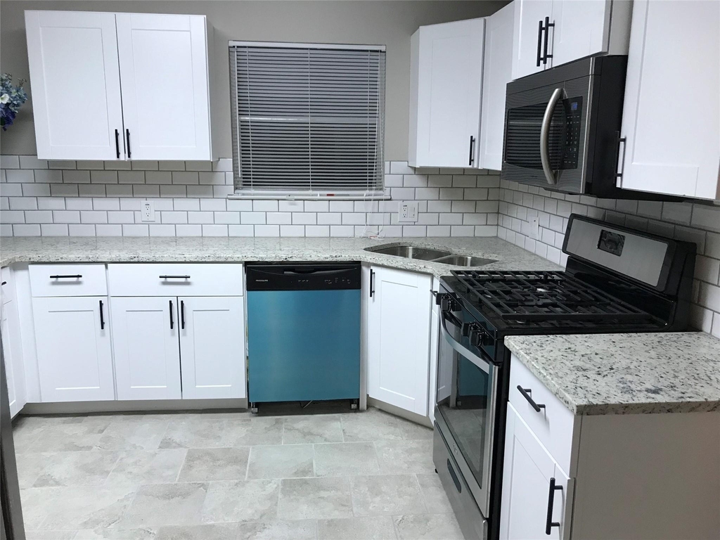 1502 Dale Place - Photo 2