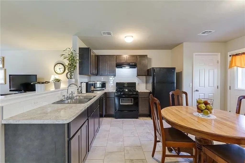 10120 Sussex Place - Photo 4