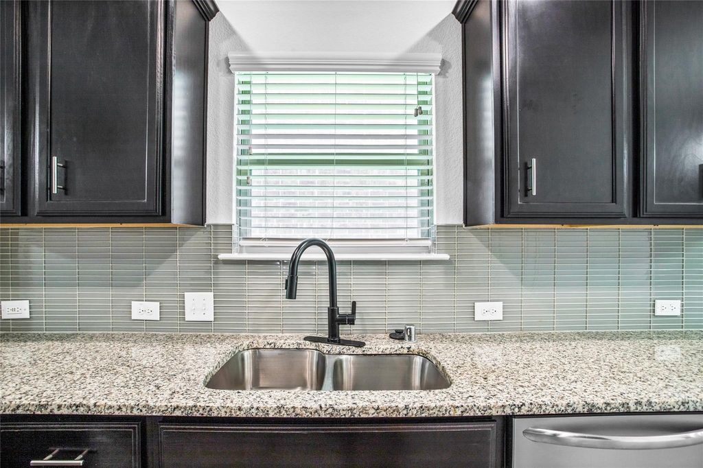 10120 Houston Way - Photo 8