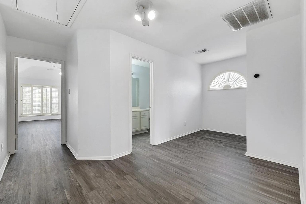 1372 Mae Drive - Photo 16