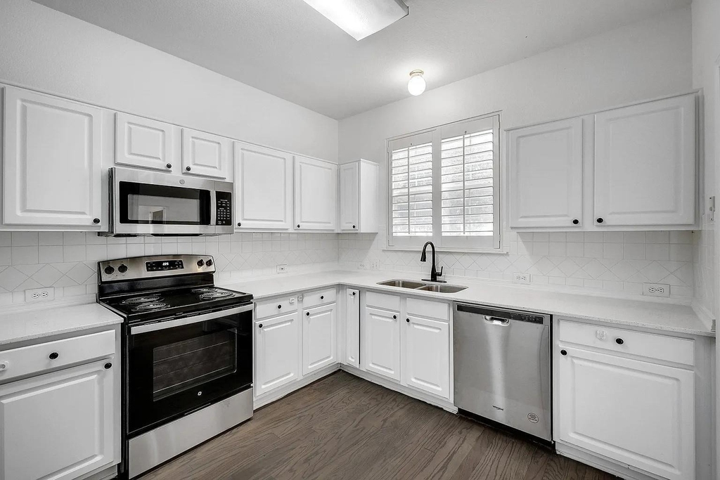 1372 Mae Drive - Photo 10