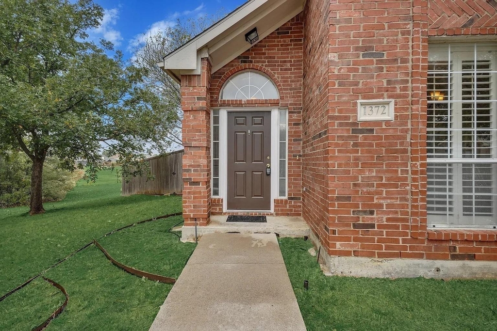 1372 Mae Drive - Photo 5