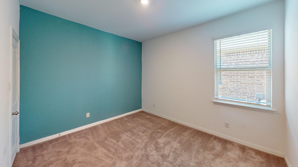 812 Carmen Street - Photo 10