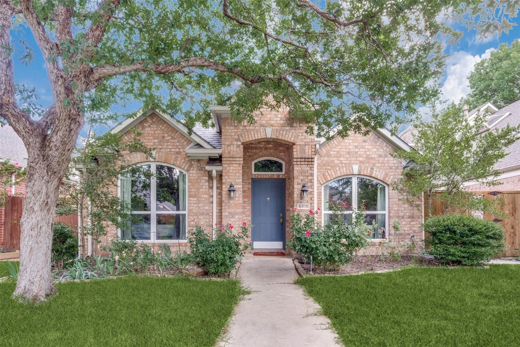 6816 Thorncliff Trail - Photo 0