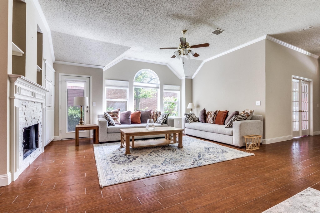 6816 Thorncliff Trail - Photo 2
