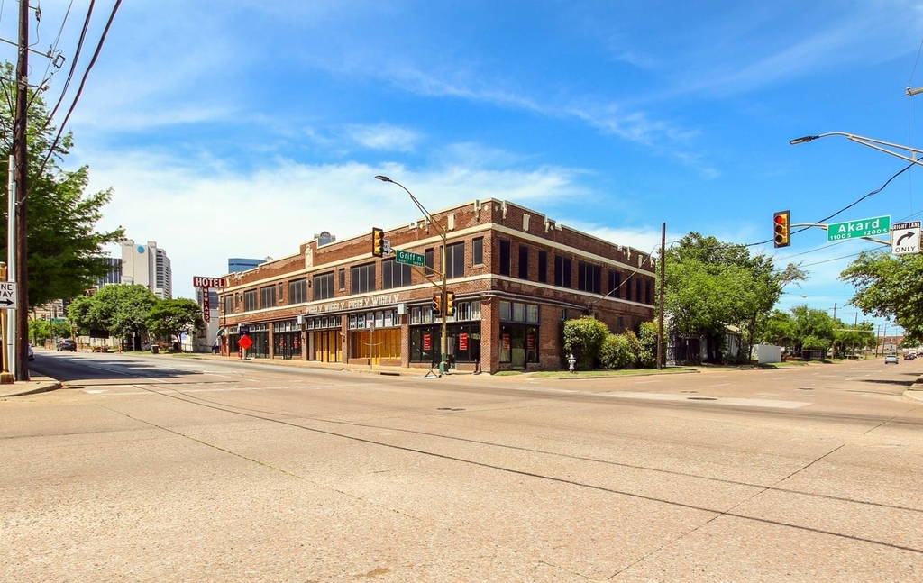 1108 S Akard Street - Photo 0
