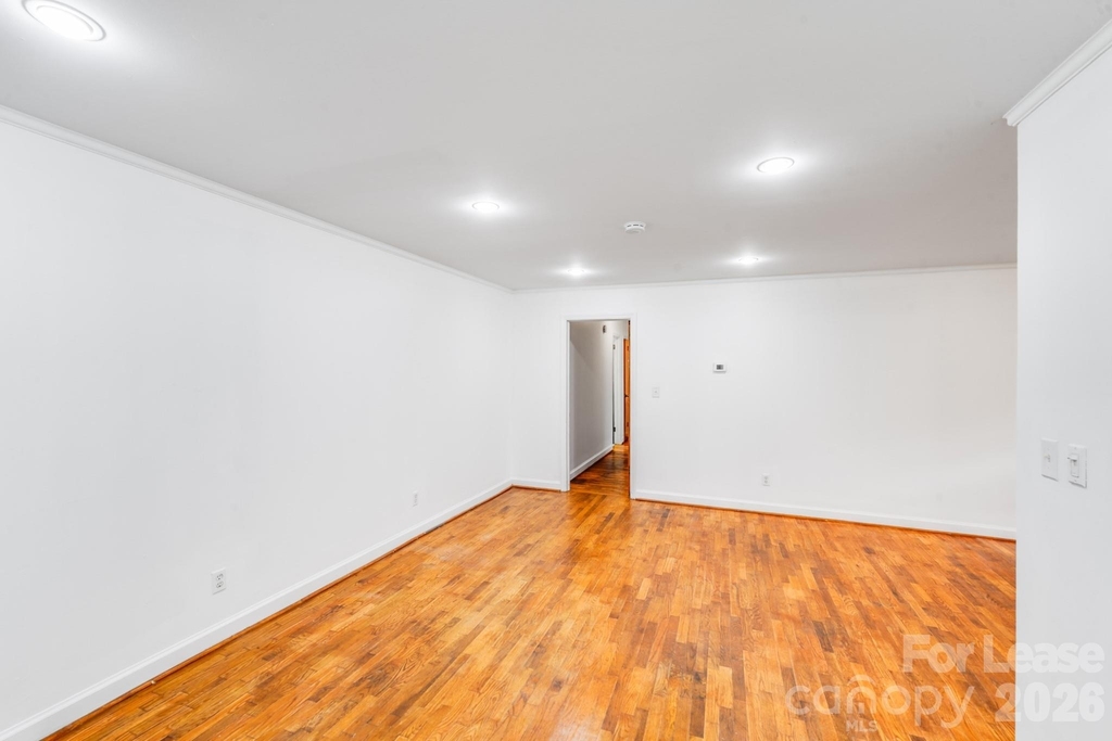405 W Harvie Avenue - Photo 8