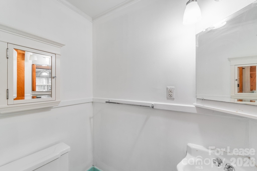 405 W Harvie Avenue - Photo 14