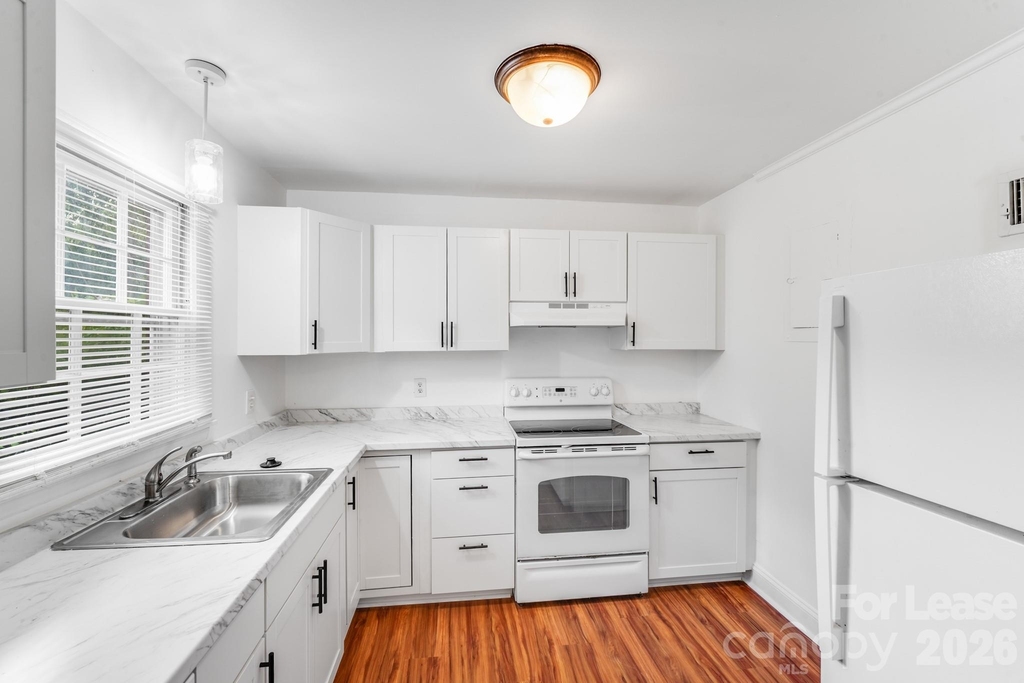 405 W Harvie Avenue - Photo 3
