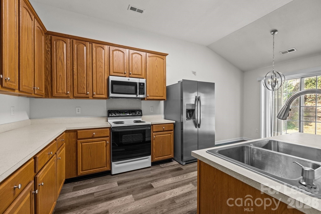 11228 Dickie Ross Road - Photo 7